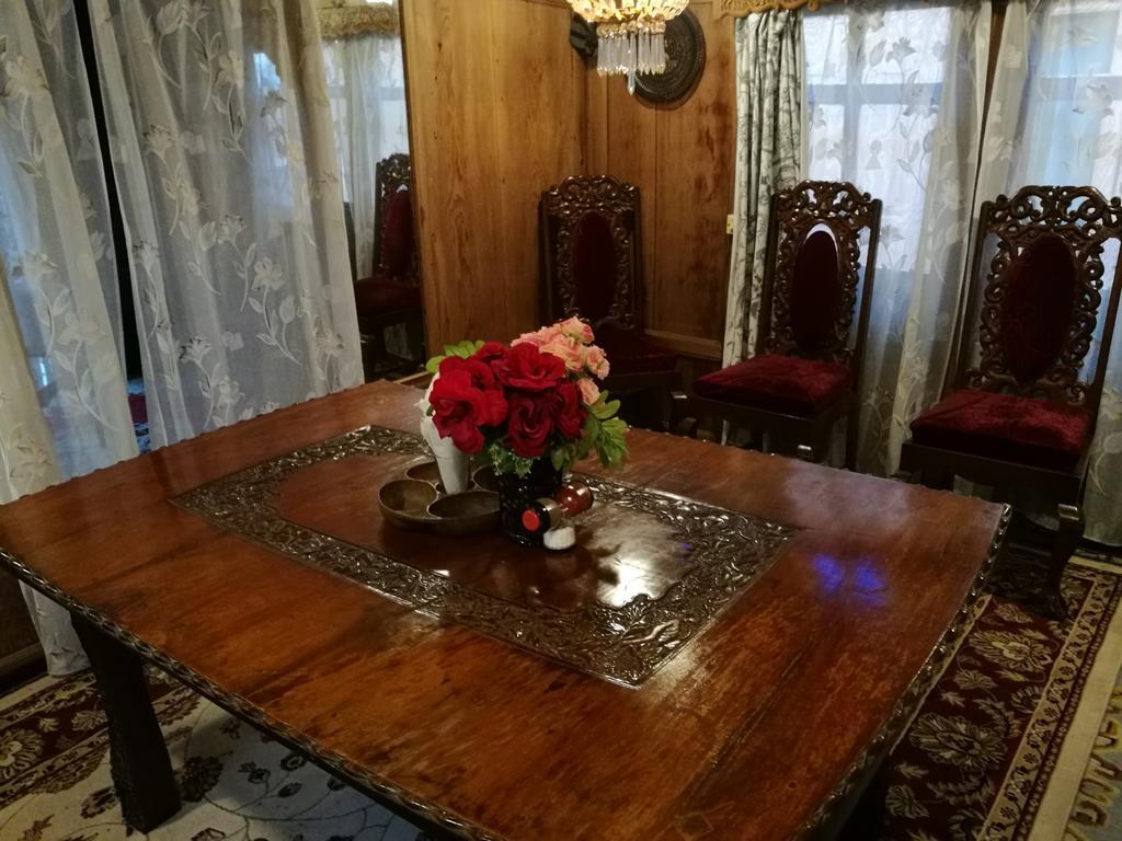 House Boat Hardy Palace Srīnagar Exterior foto